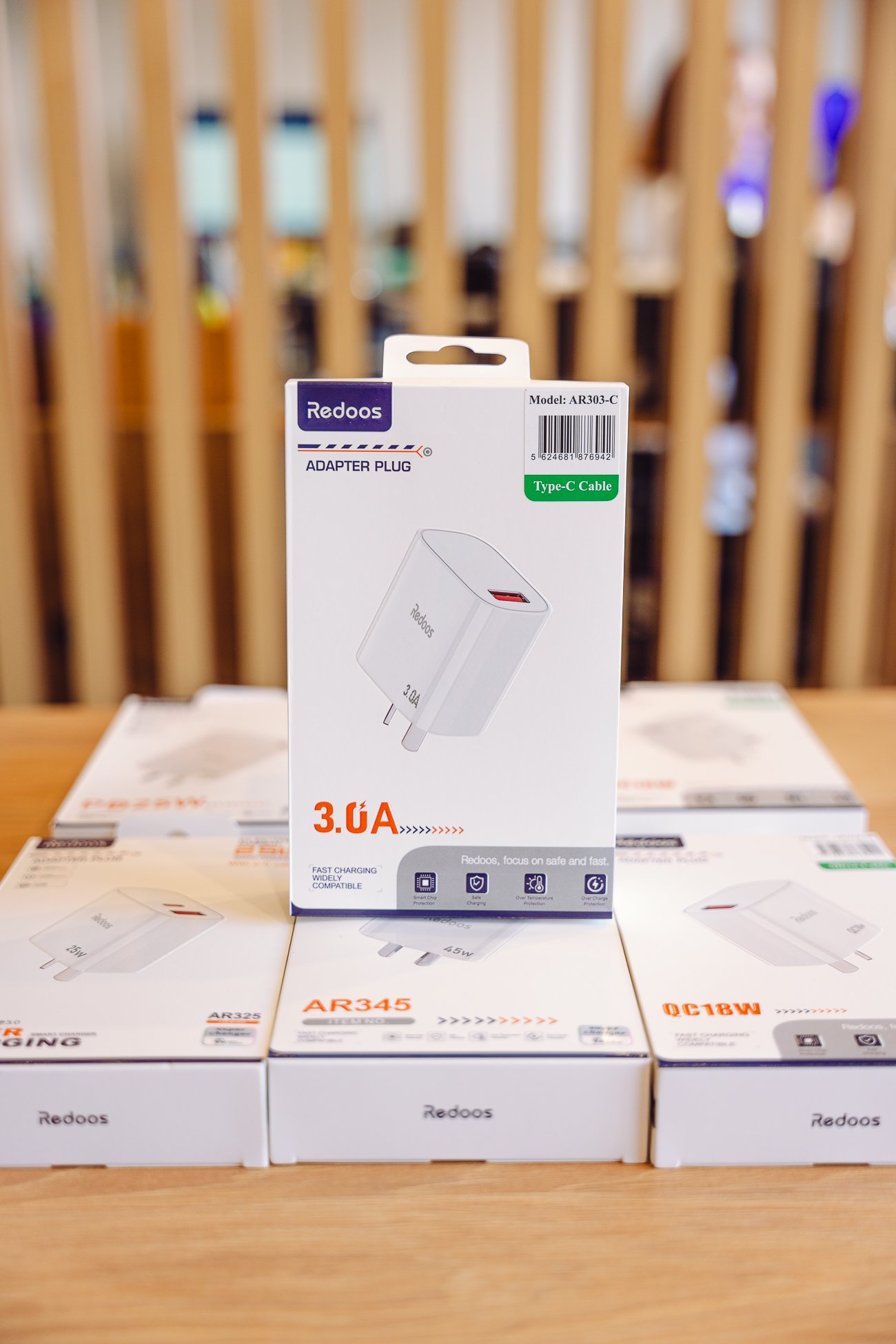 EMI08010 Cargador Redoos 3.0A con cable Type-C – Carga rápida y segura - Imagen 1